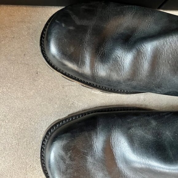 Men's Ugg 8" high, Black Leather Zippered Boot - Picture 6 of 7